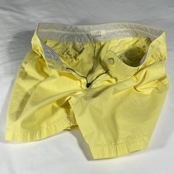 LOFT womens bright yellow basic flat front 5.5" inseam chino shorts - size 6 - Picture 7 of 9